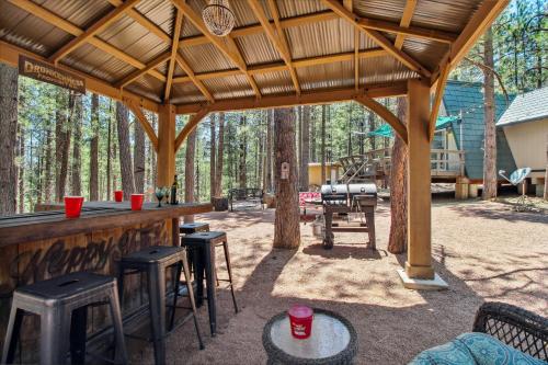 Tranquil Forest Lakes Retreat Yard, Deck and Gazebo