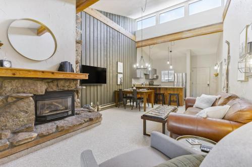 Cozy Winter Park Condo Bike, Ski, and Hike! thumb 2