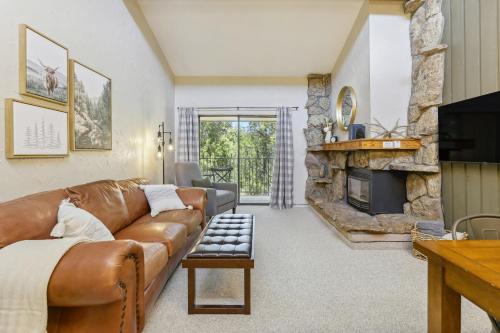 Cozy Winter Park Condo Bike, Ski, and Hike! thumb 3
