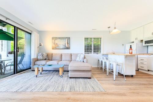 Comfy Lakeside Condo at The Shores in Traverse City, USA