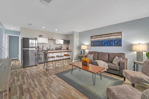 Stylish Okaloosa Island 1BR Condo Steps to Beach