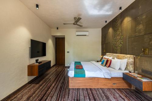 SaffronStays Amrapali - 3BD Farmstay with private pool in Nashik