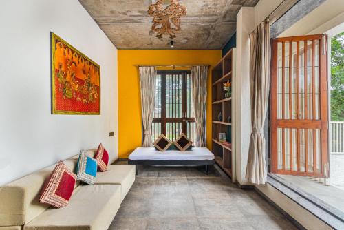 SaffronStays Amrapali - 3BD Farmstay with private pool in Nashik