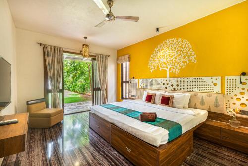 SaffronStays Amrapali - 3BD Farmstay with private pool in Nashik