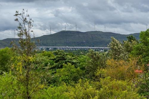 SaffronStays Amrapali - 3BD Farmstay with private pool in Nashik