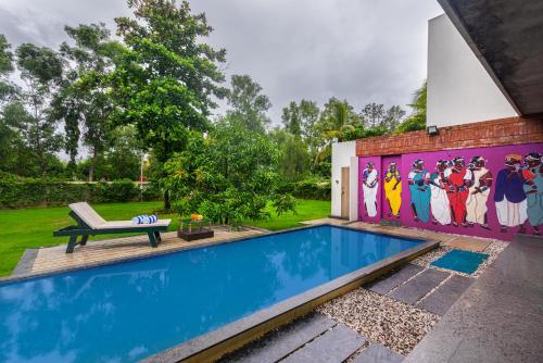 SaffronStays Amrapali - 3BD Farmstay with private pool in Nashik