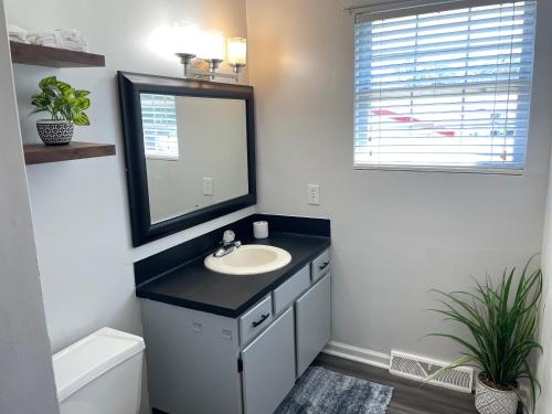 Spacious 1king bd/2queen bd/* 1 mile from I-85 thumb 4