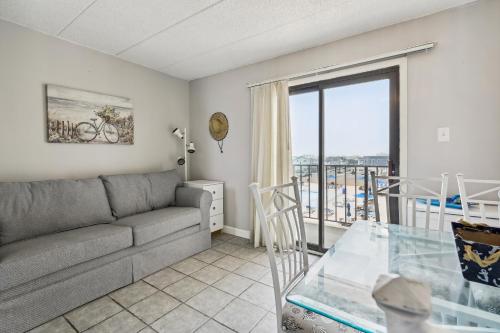 Beachfront 4th-Floor Condo with Community Pool!