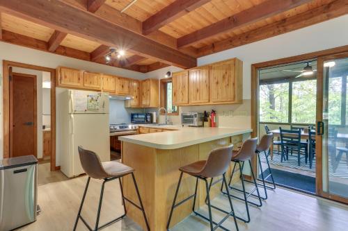 Lake Ariel Vacation Rental Screened Porch and Grill in Lake Ariel, USA