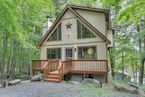 Lake Ariel Vacation Rental Screened Porch and Grill in Lake Ariel, USA