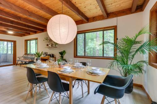 Lake Ariel Vacation Rental Screened Porch and Grill in Lake Ariel, USA