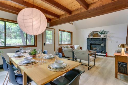 Lake Ariel Vacation Rental Screened Porch and Grill in Lake Ariel, USA