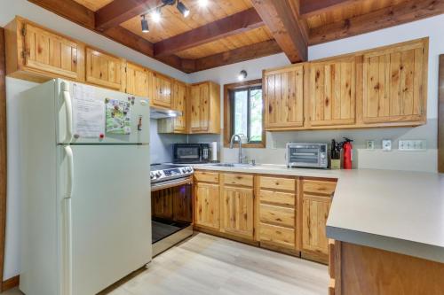 Lake Ariel Vacation Rental Screened Porch and Grill in Lake Ariel, USA