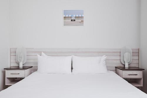 476806366 Bungalow Hotel
