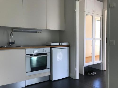 Kitchen, Kotoisa Parkkipaikallinen Kaksio Kangasalan Keskustassa in Kangasala