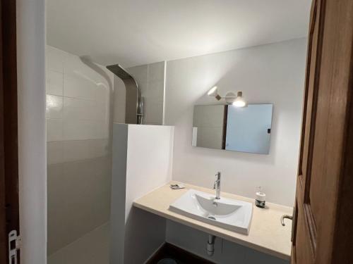 Bathroom, Chambre Birloton in Lamentin