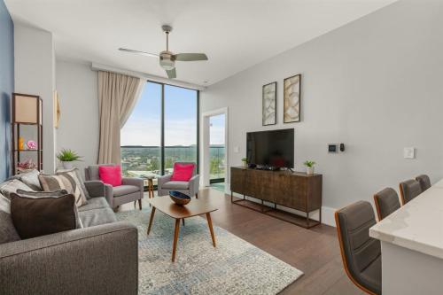 'Southern Exposure' A Luxury Downtown Condo with Mountain and City Views at Arras Vacation Rentals