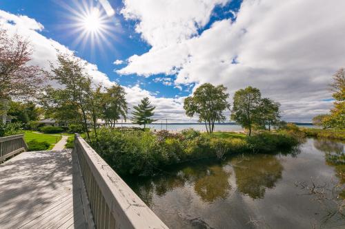 Beautiful Lake View Studio Condo at The Shores