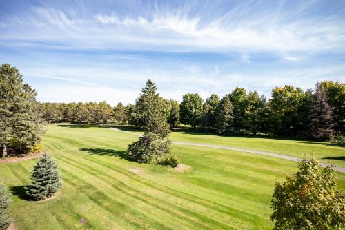 Beautiful 2BDR Loft Suite at Golf Course Condo 5549 thumb 4