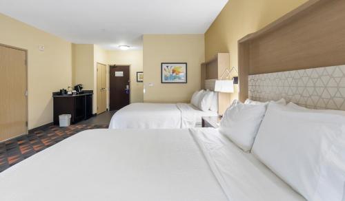 Standard Room with Two Queen Beds