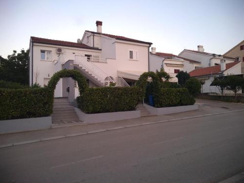  Apartments with a parking space Njivice, Krk - 14932, Pension in Njivice