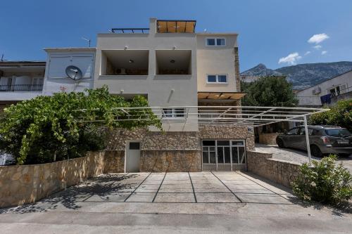 Apartments with a parking space Makarska - 21544
