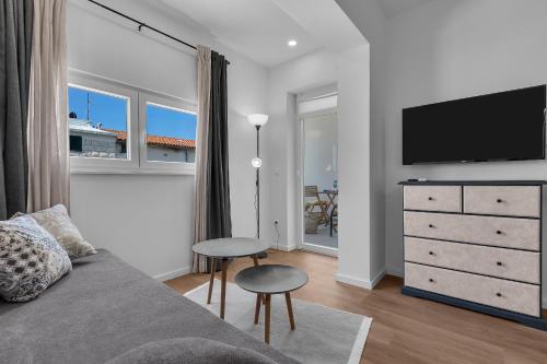 One-Bedroom Apartment with Terrace image 10