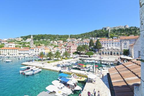 View, Apartment Lilly with Amazing City View in Hvar