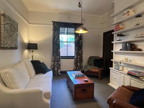 Middlesex - Your home away from home, Ориндж (фото 5)