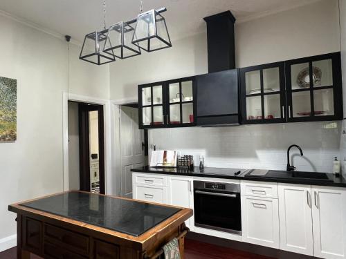 Middlesex - Your home away from home, Ориндж (фото 6)