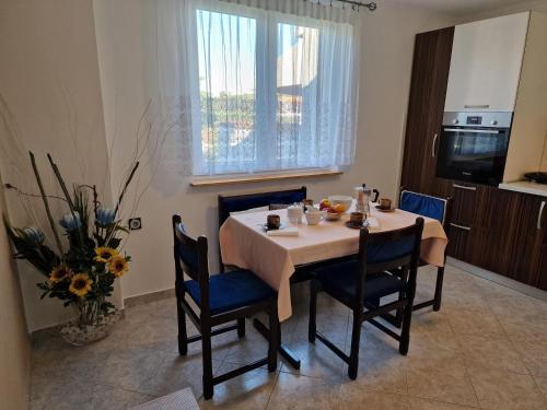 Two-Bedroom Apartment with Terrace and Sea View image 5