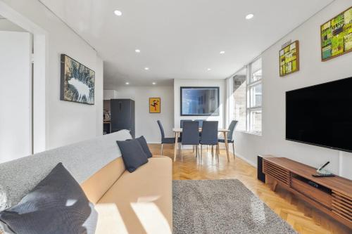 Delightful 1BR Sydney City Escape - image 5