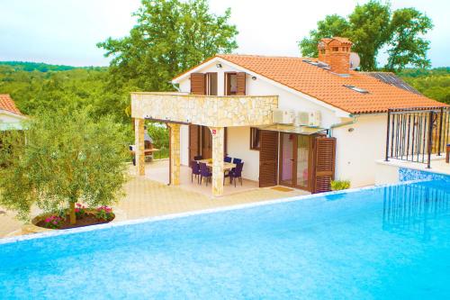  Villa Lara, Unterkunft in Karojba