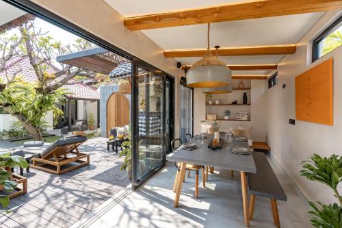 Zee Design Villa & Spa Sanur - Tap to explore photos