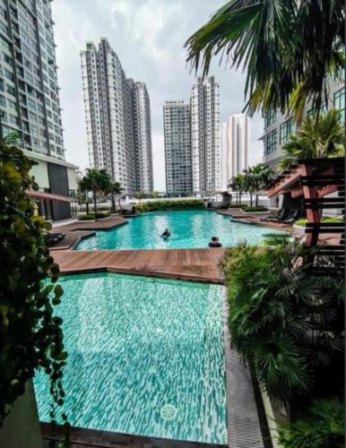 Swimming pool, Conezion Residence Putrajaya WiFi Netflix near Palm Garden Golf Course