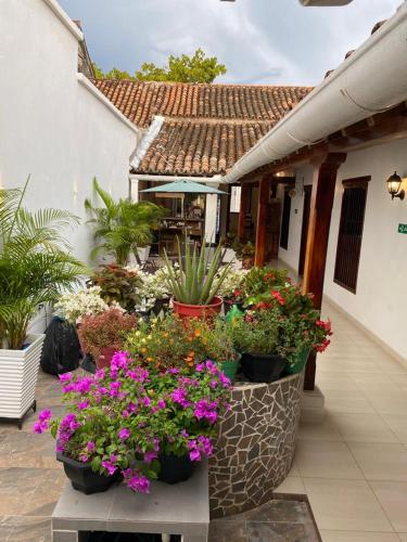 HOTEL PLAZA BOLIVAR MOMPOX ubicado en el centro histórico con parqueadero interno