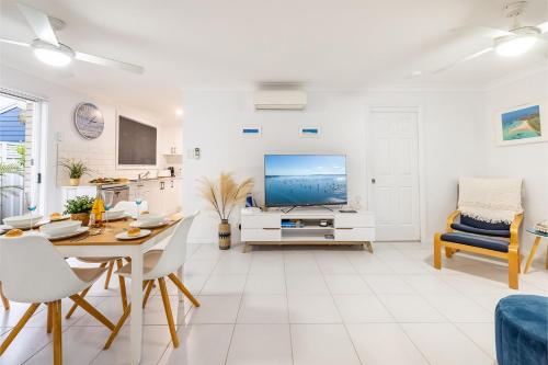 Sapphire Sands 1 52 Boulder Bay Rd air con Wi Fi Cot and Highchair