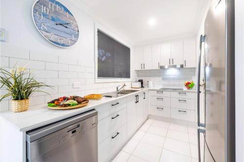 Sapphire Sands 1 52 Boulder Bay Rd air con Wi Fi Cot and Highchair