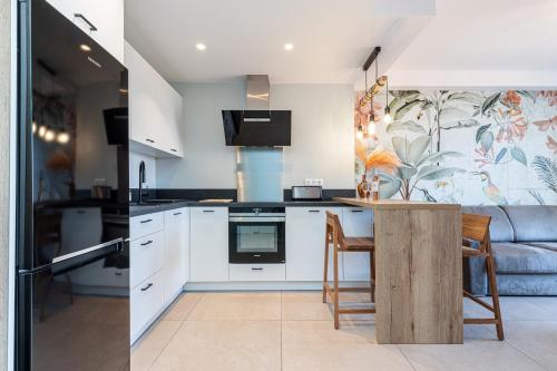 Wilson ravissant 2 pièces 4 couchages à quelques pas des plages et commerces (Wilson ravissant 2 pieces 4 couchages a quelques pas des plages et commerces) in Жуан ле Пен