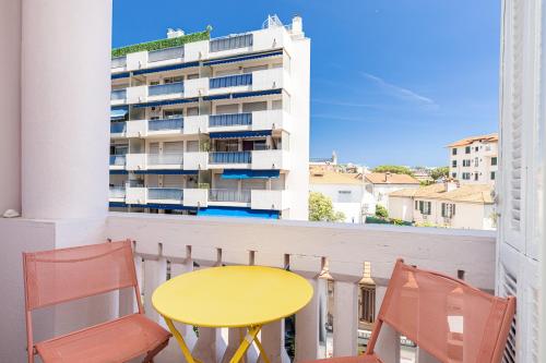 Балкон/тераса, Wilson ravissant 2 pièces 4 couchages à quelques pas des plages et commerces (Wilson ravissant 2 pieces 4 couchages a quelques pas des plages et commerces) in Жуан ле Пен