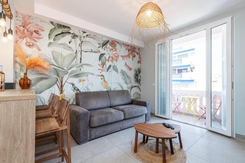 Wilson ravissant 2 pièces 4 couchages à quelques pas des plages et commerces (Wilson ravissant 2 pieces 4 couchages a quelques pas des plages et commerces) in Жуан ле Пен