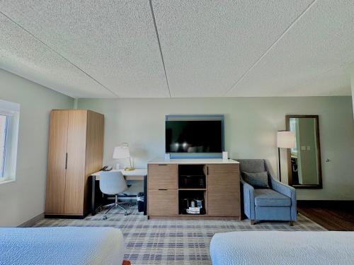 AmericInn by Wyndham Shakopee Near Canterbury Park