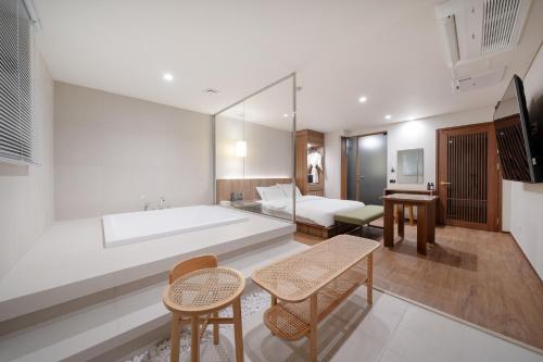 Double Room with Spa Bath