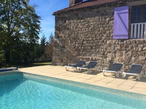 Charming Farmhouse in Cros-de-Géorand with Swimming Pool gîte à louer Usclades-et-Rieutord