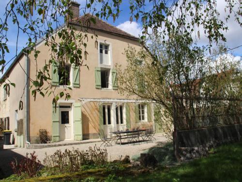 Boutique Holiday Home in Bouix with Garden gîte à louer Poinçon-lès-Larrey