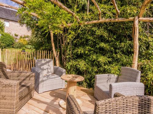 Spacious house on a hill with views and shared pool gîte à louer Saint-Bonnet-la-Rivière