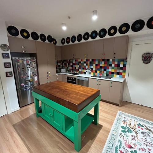 Eclectic 2BR apartment in West Footscray! in West Footscray