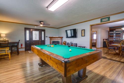 . Charming Kaw Lake Country Home with Game Room!