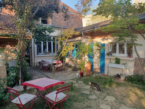 Le Clos du Moulin Dijon, avec son jardin calme et romantique, la campagne à la ville - Chambre d'hôtes - Dijon