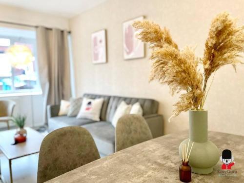 Oldham Newly Lovely 2BR 3Beds Bungalow UOLD158 in วอเตอร์เฮด